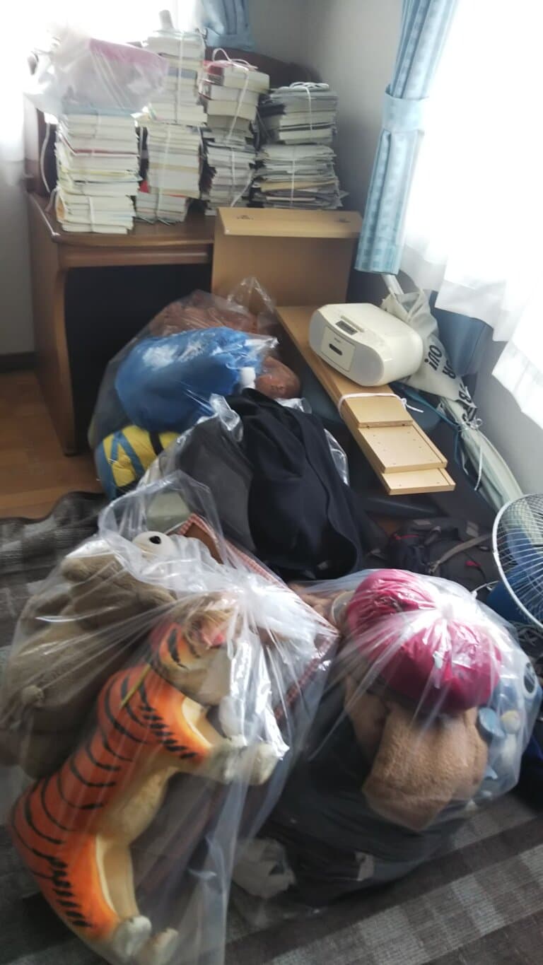 2021.05.14
【岡山市南区 Ⅰ様】粗大ゴミ回収【学習机】