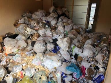 2021.10.25
【三原市 F様】アパート退去に伴うゴミ屋敷清掃の作業事例