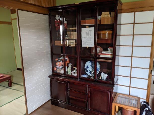 2021.08.01
【高松市 E様】ガラス戸付きの本棚処分の作業事例