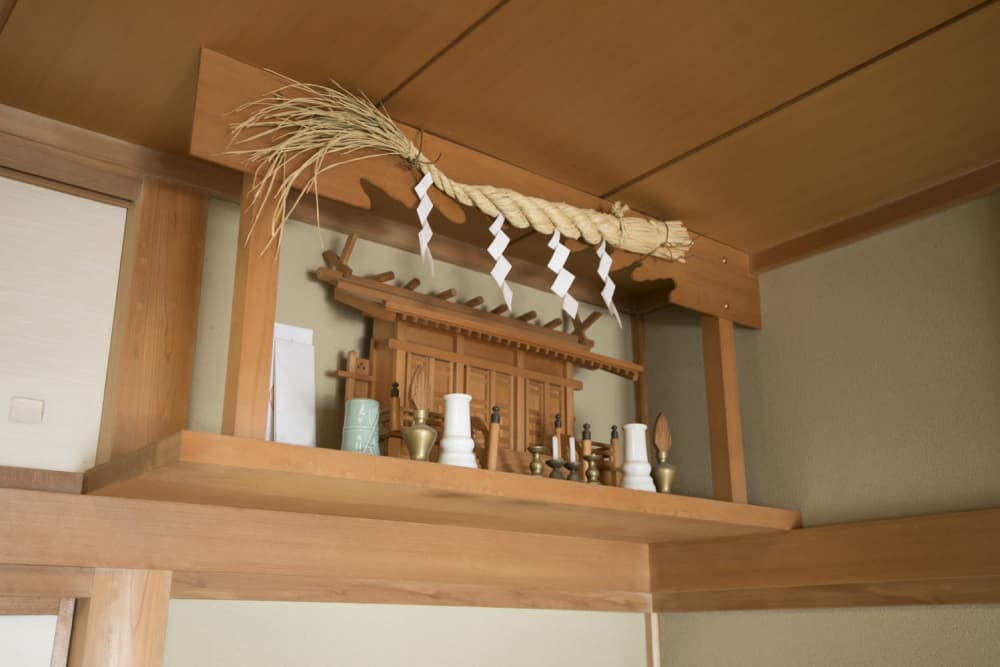 神棚はどう処分すればいい? 松山市で神棚じまいする3つの方法を解説