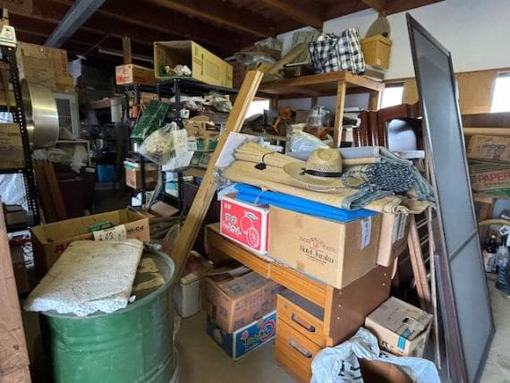 高松市の納屋の片付けの作業前