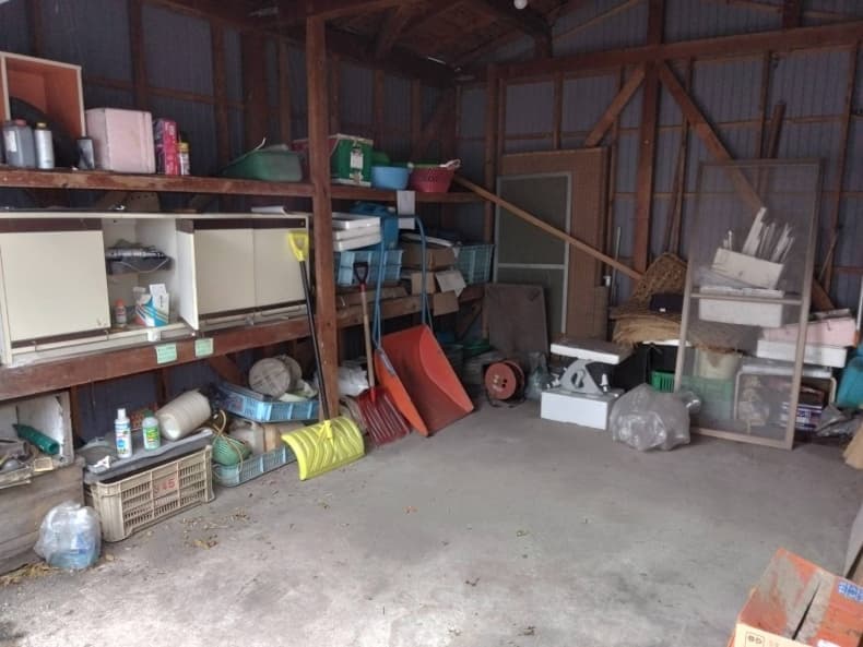 2024.10.18
【琴浦町 K様】倉庫・豚舎の不用品回収の作業事例