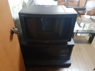 断捨離のためのテレビやガラスケースなどの処分作業事例