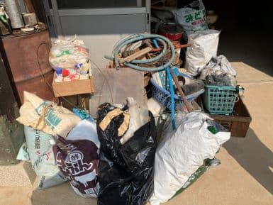 2トン車3台分の生前整理に伴う不用品回収の作業前