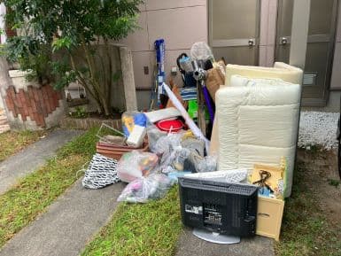 2トン車1台分の生前整理に伴う不用品回収前