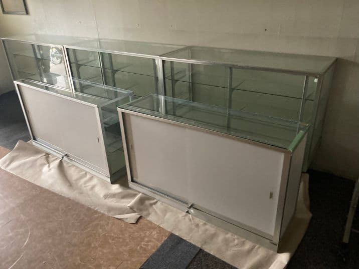 2021.09.08
【高松市 H様】閉業したお店のガラスケース不用品回収の作業事例