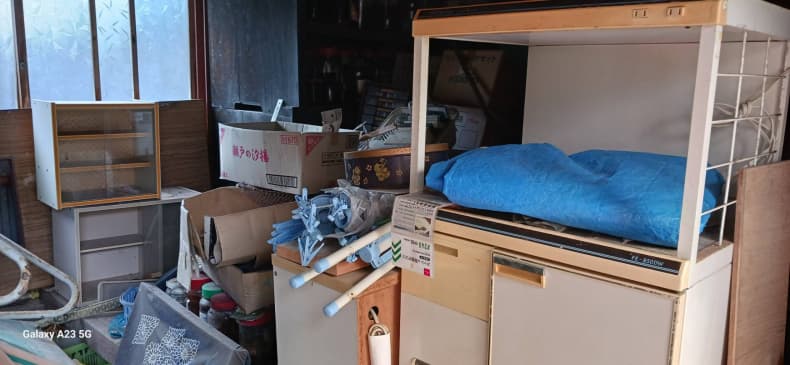 2024.11.22
【琴浦町 K様】倉庫、お家の外回りの不用品回収の作業事例