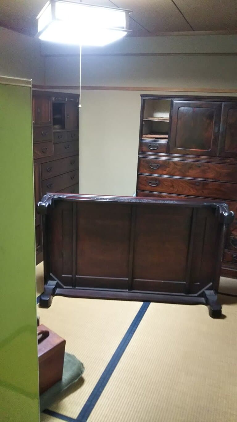 2021.06.01
【岡山市南区 K様】粗大ゴミ回収【和ダンス】