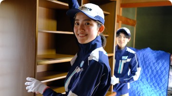 粗大ゴミの搬出作業