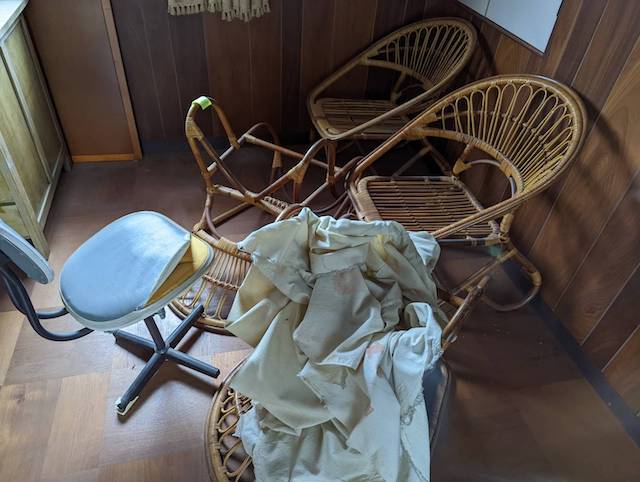 高松市の金庫処分に伴う不用品回収の作業前