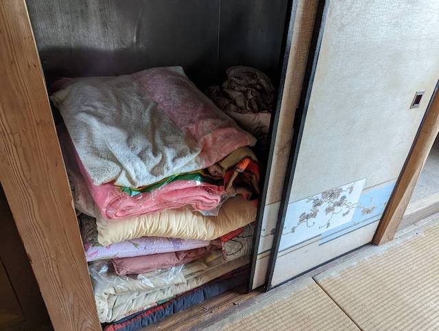 高松市の金庫処分に伴う不用品回収の作業前