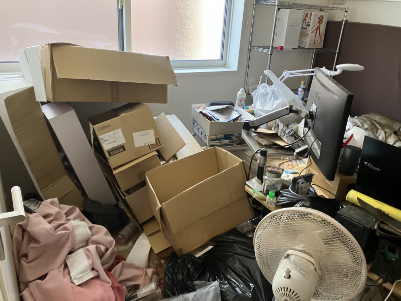 ごみ屋敷整理に伴う不用品回収作業前