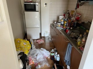 松山市のゴミ屋敷清掃の作業前