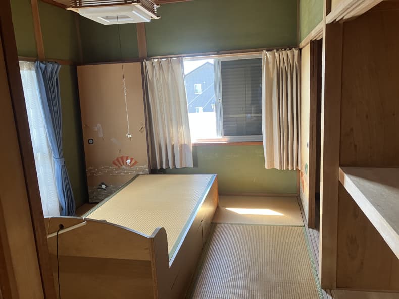 ゴミ屋敷清掃に伴う2トン車5台分の不用品回収作業後