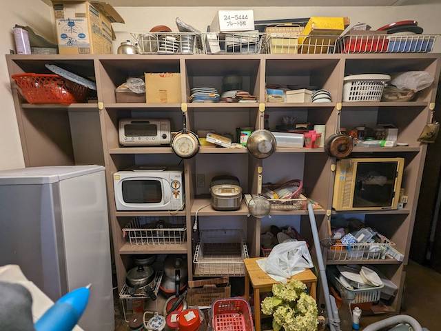 高松市で一軒家丸ごとの遺品整理の作業前②