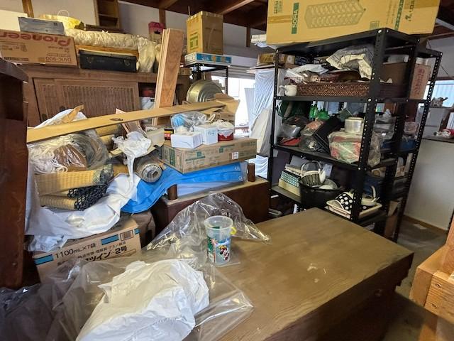 高松市の納屋の片付けの作業前