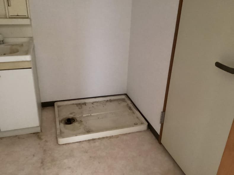 洗面所の不用品回収作業前