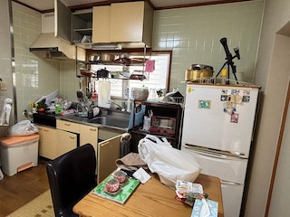 高松市で県営住宅退去に伴う遺品整理の作業前