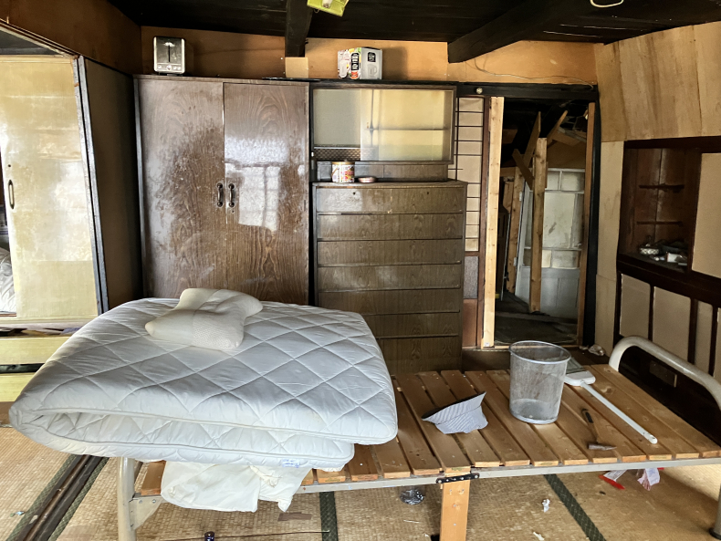 借家物件を持ち主に返却する為の不用品回収作業前