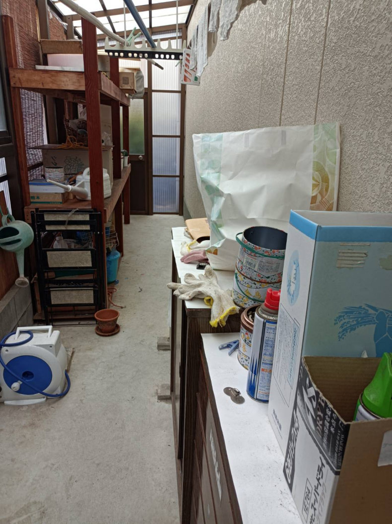 不用品回収(倉庫の一部分)の作業前