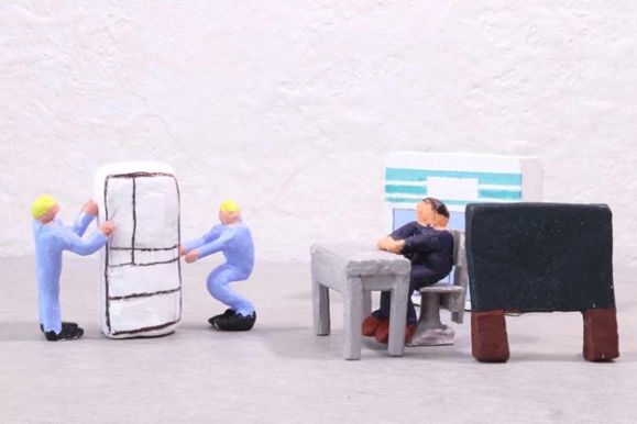 家具店に引き取りを依頼する