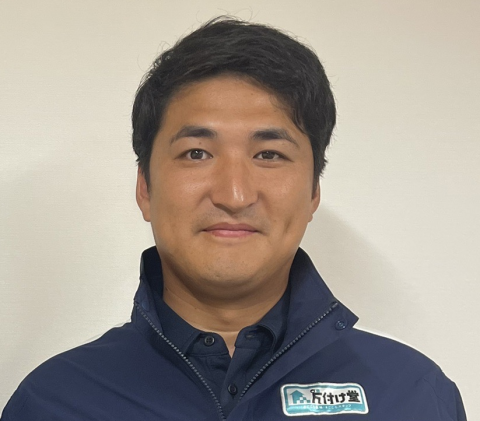 八戸店スタッフ 営業担当の中里です